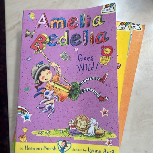 Amelia Bedelia Chapter Books 1-10 - Picture 5 of 11